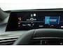 Peugeot E-3008 GT Exclusive 210 73 kWh | Navigatie | Camera | Adap. cruise control | Lederen bekleding | Elek. bestuurdersstoel | Warmtepomp | Panoramadak