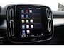 Volvo XC40 B4 Plus Dark | Premium audio by Harman Kardon | Verwarmbare voorstoelen, stuurwiel en voorruit | Apple carplay/Android auto | 18 inch Lichtmetalen velgen | Achteruitrijcamera | Semi Elektr. Trekhaak |