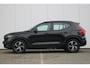 Volvo XC40 B4 Plus Dark | Premium audio by Harman Kardon | Verwarmbare voorstoelen, stuurwiel en voorruit | Apple carplay/Android auto | 18 inch Lichtmetalen velgen | Achteruitrijcamera | Semi Elektr. Trekhaak |