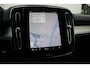 Volvo XC40 B4 Plus Dark | Premium audio by Harman Kardon | Verwarmbare voorstoelen, stuurwiel en voorruit | Apple carplay/Android auto | 18 inch Lichtmetalen velgen | Achteruitrijcamera | Semi Elektr. Trekhaak |