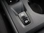 Volvo XC40 2.0 B4 Momentum Business | Navigatie | Parkeercamera | Stoel/Stuurverwarming | Keyless Go | Cruise Control Adaptief |