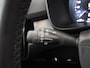 Volvo XC40 2.0 B4 Momentum Business | Navigatie | Parkeercamera | Stoel/Stuurverwarming | Keyless Go | Cruise Control Adaptief |