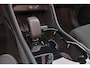 Volvo EC40 Performance Ultra Black Edition 82 kWh - Panoramadak - IntelliSafe Assist & Surround - 360º Camera - Harman/Kardon audio - Verwarmde voorstoelen, stuur & achterbank - Parkeersensoren voor & achter - Elektr. bedienb. voorstoelen met geheugen links - Draadloze tel. lader - Warmtepomp - Extra getint glas - Elektr. inklapbare trekhaak - 20' LMV