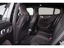 Volvo EC40 Performance Ultra Black Edition 82 kWh - Panoramadak - IntelliSafe Assist & Surround - 360º Camera - Harman/Kardon audio - Verwarmde voorstoelen, stuur & achterbank - Parkeersensoren voor & achter - Elektr. bedienb. voorstoelen met geheugen links - Draadloze tel. lader - Warmtepomp - Extra getint glas - Elektr. inklapbare trekhaak - 20' LMV