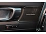 Volvo XC40 Extended Range Ultimate 82 kWh - Panorama/schuifdak - IntelliSafe Assist & Surround - 360º Camera - Harman/Kardon audio - Verwarmde voorstoelen, stuur & achterbank - Parkeersensoren voor & achter - Elektr. bedienb. voorstoelen met geheugen links - Draadloze tel. lader - Warmtepomp - 19' LMV