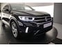 Volkswagen T-Roc R-Line Edition 1.5 TSI 150pk DSG Automaat Trekhaak, Navigatie, Adaptive cruise control, Achteruitrijcamera, LED koplampen, App connect, Parkeersensoren