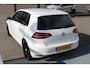 Volkswagen Golf 1.2 TSI Trendline Climate control/Achteruitrijcamera/Parkeersensoren rondom/Stoelverwarming/Dodehoek detectie/Bluetooth/Parkeerhulp/17'' Lichtmetalen velgen/Radio CD-Speler/Elektrische ramen/Elektrisch verstelbare spiegels.