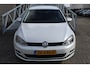 Volkswagen Golf 1.2 TSI Trendline Climate control/Achteruitrijcamera/Parkeersensoren rondom/Stoelverwarming/Dodehoek detectie/Bluetooth/Parkeerhulp/17'' Lichtmetalen velgen/Radio CD-Speler/Elektrische ramen/Elektrisch verstelbare spiegels.