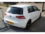 Volkswagen Golf 1.2 TSI Trendline Climate control/Achteruitrijcamera/Parkeersensoren rondom/Stoelverwarming/Dodehoek detectie/Bluetooth/Parkeerhulp/17'' Lichtmetalen velgen/Radio CD-Speler/Elektrische ramen/Elektrisch verstelbare spiegels.