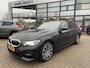 BMW 3-Serie Touring 330e M-Sport 292 pk Trekhaak Life Cockpit Adaptieve Cruise Camera Alcantara Parkeersensoren Stoelverwarming Stuurverwarming Sfeerverlichting Apple Carplay Android Auto DAB Plug In Hybride