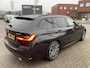 BMW 3-Serie Touring 330e M-Sport 292 pk Trekhaak Life Cockpit Adaptieve Cruise Camera Alcantara Parkeersensoren Stoelverwarming Stuurverwarming Sfeerverlichting Apple Carplay Android Auto DAB Plug In Hybride