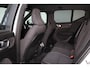 Volvo XC40 Recharge Plus 70 kWh - IntelliSafe Assist & Surround - Parkeercamera achter - Verwarmde voorstoelen & stuur - Parkeersensoren voor & achter - Draadloze tel. lader - Warmtepomp - Extra getint glas - 19' LMV