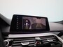 BMW 5-Serie Touring 540i xDrive High Executive | Automaat | Panoramadak | Harman Kardon | Lederen Bekleding | Stoelverwarming + Stoelventilatie | head-up display | 360. Camera | Sfeerverlichting |