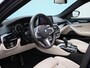 BMW 5-Serie Touring 540i xDrive High Executive | Automaat | Panoramadak | Harman Kardon | Lederen Bekleding | Stoelverwarming + Stoelventilatie | head-up display | 360. Camera | Sfeerverlichting |