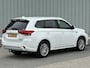 Mitsubishi Outlander 2.4 PHEV Instyle / Full Options! / Dealer Onderhouden / Trekhaak 1.500 KG Trekgewicht / Schuif- & Kanteldak / Lederen Bekelding / Stoel- & Stuurverwarmng / Adaptieve Cruise Control / Climate Control / Fabrieksgarantie t/m 07-12-2026 /