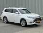 Mitsubishi Outlander 2.4 PHEV Instyle / Full Options! / Dealer Onderhouden / Trekhaak 1.500 KG Trekgewicht / Schuif- & Kanteldak / Lederen Bekelding / Stoel- & Stuurverwarmng / Adaptieve Cruise Control / Climate Control / Fabrieksgarantie t/m 07-12-2026 /