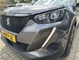 Peugeot 2008 1.2 Turbo 130 PK Active | All season banden | Volledig dealer onderhouden | 6 Versnellingsbak | Trekhaak 1200 KG | Navigatie via Telefoon | Stoelverwarming | Airconditioning | Lichtmetalen Velgen | Parkeersensoren | LED Verlichting | Apple Carplay & Android Auto |