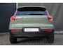 Volvo XC40 B4 Plus Dark | Verwarmbare Voorstoelen en Stuurwiel | Semi-Elektrische Trekhaak | Verwarmbare Voorruit | Premium Audio by Harman Kardon | Adaptieve Cruise Control | Park Assist