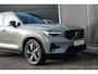 Volvo XC40 B4 Plus Dark | Verwarmbare Voorstoelen en Stuurwiel | Semi-Elektrische Trekhaak | Verwarmbare Voorruit | Premium Audio by Harman Kardon | Adaptieve Cruise Control | Park Assist