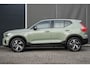 Volvo XC40 B4 Plus Dark | Verwarmbare Voorstoelen en Stuurwiel | Semi-Elektrische Trekhaak | Verwarmbare Voorruit | Premium Audio by Harman Kardon | Adaptieve Cruise Control | Park Assist