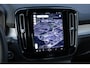 Volvo XC40 B4 Plus Dark | Verwarmbare Voorstoelen en Stuurwiel | Semi-Elektrische Trekhaak | Verwarmbare Voorruit | Premium Audio by Harman Kardon | Adaptieve Cruise Control | Park Assist