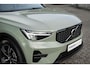 Volvo XC40 B4 Plus Dark | Verwarmbare Voorstoelen en Stuurwiel | Semi-Elektrische Trekhaak | Verwarmbare Voorruit | Premium Audio by Harman Kardon | Adaptieve Cruise Control | Park Assist