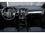 Volvo XC40 B4 Plus Dark | Verwarmbare Voorstoelen en Stuurwiel | Semi-Elektrische Trekhaak | Verwarmbare Voorruit | Premium Audio by Harman Kardon | Adaptieve Cruise Control | Park Assist