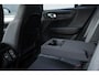 Volvo XC40 B4 Plus Dark | Verwarmbare Voorstoelen en Stuurwiel | Semi-Elektrische Trekhaak | Verwarmbare Voorruit | Premium Audio by Harman Kardon | Adaptieve Cruise Control | Park Assist