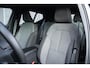 Volvo XC40 B4 Plus Dark | Verwarmbare Voorstoelen en Stuurwiel | Semi-Elektrische Trekhaak | Verwarmbare Voorruit | Premium Audio by Harman Kardon | Adaptieve Cruise Control | Park Assist
