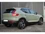 Volvo XC40 B4 Plus Dark | Verwarmbare Voorstoelen en Stuurwiel | Semi-Elektrische Trekhaak | Verwarmbare Voorruit | Premium Audio by Harman Kardon | Adaptieve Cruise Control | Park Assist