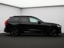 Volvo XC60 2.0 T8 Plug-in hybrid AWD Ultra Black Edition / Luchtvering / Head up display. / Trekhaak / Pan. dak / Harman Kardon / Stoel+stuur+achterbankverwarming