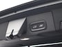 Volvo XC60 2.0 T8 Plug-in hybrid AWD Ultra Black Edition / Luchtvering / Head up display. / Trekhaak / Pan. dak / Harman Kardon / Stoel+stuur+achterbankverwarming