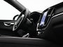 Volvo XC60 2.0 T8 Plug-in hybrid AWD Ultra Black Edition / Luchtvering / Head up display. / Trekhaak / Pan. dak / Harman Kardon / Stoel+stuur+achterbankverwarming
