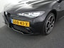 Alfa Romeo Giulia 2.0 T GME AWD Veloce | 10-voudig electrisch verstelbare bestuurdersstoel met geheugenfunctie | Achterbank in delen neerklapbaar | Achteruitrijcamera