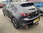 Mazda 3 2.0 e-SkyActiv-X M Hybrid 186 Luxury , Trekhaak, Aero Pakket, All Season, Leder, Bose, Stoelverwarming, Stuurverwarming, LMV 18 Inch, 360 Camera, Navi, Clima, HUD, PDC, Adap. Cruise, LKA
