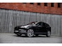 Volvo EX30 Single Motor Extended Range Ultra 69 kWh Black Edition | Trekhaak | Stoel en Stuurverwarming | 20" Y Spaaks | 360° Camera | Harman & Kardon |