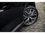 Volvo EX30 Single Motor Extended Range Ultra 69 kWh Black Edition | Trekhaak | Stoel en Stuurverwarming | 20" Y Spaaks | 360° Camera | Harman & Kardon |