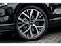 Volvo EX30 Single Motor Extended Range Ultra 69 kWh Black Edition | Trekhaak | Stoel en Stuurverwarming | 20" Y Spaaks | 360° Camera | Harman & Kardon |