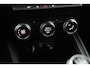 Renault Clio 1.0 TCe Intens Half Leder Sfeerverlichting 17 inch LMV Full LED Climate Cruise Control Navigatie Achteruitrijcamera Carplay Android Parkeersensor Rijstrooksensor