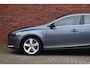 Volvo V40 T3 150PK Momentum | Adaptieve Cruise Control | Trekhaak | 17'' |