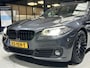 BMW 5-Serie Touring 520d 191pk Luxury Edition PANO I LEER I ORG.NL + NAP + NIEUWSTAAT + 20" LMV