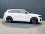 Volkswagen Touareg 3.0 TSi 4MOTION R | Luchtvering | Panodak | Trekhaak | Stoelkoeling | 360 Camera | Black Style | Prijs Rijklaar!!