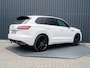 Volkswagen Touareg 3.0 TSi 4MOTION R | Luchtvering | Panodak | Trekhaak | Stoelkoeling | 360 Camera | Black Style | Prijs Rijklaar!!
