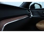 Volvo V60 B4 Plus Dark Automaat | Panoramadak | Verwarmbare voorstoelen | Verwarmbare achterbank | Verwarmbaar stuurwiel | Premium audio by Harman Kardon | Rondom zichtcamera | 19 inch Lichtmetalen velgen