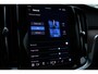 Volvo V60 B4 Plus Dark Automaat | Panoramadak | Verwarmbare voorstoelen | Verwarmbare achterbank | Verwarmbaar stuurwiel | Premium audio by Harman Kardon | Rondom zichtcamera | 19 inch Lichtmetalen velgen