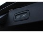 Volvo V60 B4 Plus Dark Automaat | Panoramadak | Verwarmbare voorstoelen | Verwarmbare achterbank | Verwarmbaar stuurwiel | Premium audio by Harman Kardon | Rondom zichtcamera | 19 inch Lichtmetalen velgen