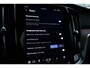 Volvo V60 B4 Plus Dark Automaat | Panoramadak | Verwarmbare voorstoelen | Verwarmbare achterbank | Verwarmbaar stuurwiel | Premium audio by Harman Kardon | Rondom zichtcamera | 19 inch Lichtmetalen velgen