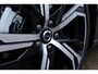 Volvo V60 B4 Plus Dark Automaat | Panoramadak | Verwarmbare voorstoelen | Verwarmbare achterbank | Verwarmbaar stuurwiel | Premium audio by Harman Kardon | Rondom zichtcamera | 19 inch Lichtmetalen velgen