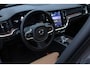 Volvo V60 B4 Plus Dark Automaat | Panoramadak | Verwarmbare voorstoelen | Verwarmbare achterbank | Verwarmbaar stuurwiel | Premium audio by Harman Kardon | Rondom zichtcamera | 19 inch Lichtmetalen velgen