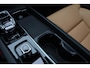 Volvo V60 B4 Plus Dark Automaat | Panoramadak | Verwarmbare voorstoelen | Verwarmbare achterbank | Verwarmbaar stuurwiel | Premium audio by Harman Kardon | Rondom zichtcamera | 19 inch Lichtmetalen velgen